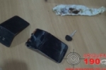 ARIQUEMES: Elemento é preso ao quebrar celular na frente da guarnição – Amigo com droga e mulher que desacatou PM também foram conduzidos