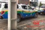 ARIQUEMES: Em plena luz do dia elemento é detido tentando furtar em baú de moto na Av. Canaã