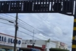 Descarga elétrica provocada por raio danifica semáforo da Avenida Tancredo Neves