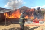 ARIQUEMES: Casa de madeira é consumida por incêndio no Setor 08