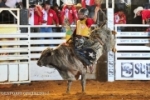 Competidor do Acre vence na terceira noite do rodeio