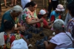 Ariquemes: Idosos participam do plantio de sementes no viveiro da SEMA.