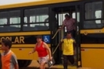 Ariquemes: Ônibus escolar é entregue no Distrito Bom Futuro.