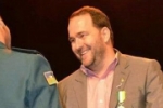 Alex Redano agradece a Polícia Militar por homenagem recebida