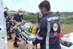 ARIQUEMES: Motociclista é arremessado contra barranco após colisão com carro no Jardim Zona Sul