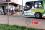 ARIQUEMES: Ônibus colide com moto e deixa jovem ferido no Setor 05