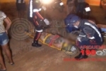 ARIQUEMES: Mulher fica ferida em queda de moto na rotatória da Av. Machadinho com Candeias