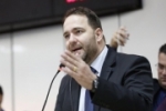 Deputado Alex Redano destaca preocupação quanto à licitação da carreta de cirurgias oftalmológicas