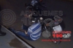 ARIQUEMES: Motociclista cai de moto após bater em meio fio na Av. Tancredo Neves