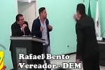Clima Pesado: Três Vereadores querem CPI e Dez são contra – Rafael é o Fera diz ter vergonha da atitude do Ver. Nairton da Saúde – Confusão: Vídeo