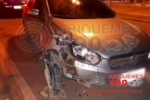 ARIQUEMES: Condutor bate carro em meio fio na frente da UNISP