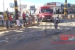 ARIQUEMES: Motociclistas ficam feridos em acidente no semáforo da Av. Canaã com Candeias