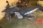 ARIQUEMES: Polícia Militar recupera XRE furtada e apreende crack com elementos no Setor 02