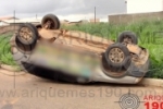 ARIQUEMES: Carro capota após ser atingido por moto em cruzamento no Jardim Vitória