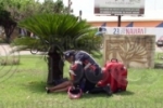 ARIQUEMES: Mulher sofre escoriações ao cair de moto na rotatória das Av. Guaporé e JK