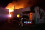 CANDEIAS DO JAMARI: VÍDEO – Incêndio de grandes proporções destrói escritório logístico de transportadora na BR 364