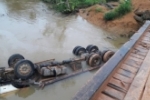 AFOGADO – Caminhão caí de ponte em rio e motorista morre na Zona Rural de Buritis