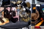 ESPECIALIZADA: Quadrilha suspeita de vários roubos é presa com três armas, rádio da PM e droga