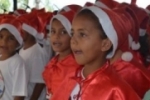 Grupos Cantantes, das escolas municipais de Ariquemes, realizam cantata de Natal em frente a Prefeitura.