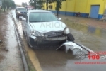 ARIQUEMES: Colisão de carro e moto deixa rapaz ferido na Av. Capitão Silvio