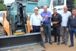 Adelino Follador entrega máquina e reafirma apoio a Buritis
