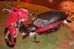 ARIQUEMES: Devido chuvas, motociclista derrapa e sofre queda na rotatória da Tancredo Neves com Hugo Frey