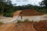 MACHADINHO: PONTE DO RIO DA ANTA TEM PARTES DA ESTRUTRA ARRASTADA PELA ÁGUA
