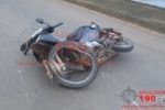 ARIQUEMES: Motociclista colide com motociclista na Vimberê e foge do local largando sua motoneta no chão