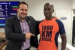 Deputado Alex Redano recebe ultramaratonista rondoniense na Casa de Leis