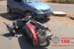 ARIQUEMES: Condutor fica ferido em colisão de carro e moto no Jardim Alvorada