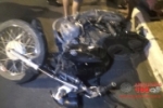 ARIQUEMES: Motociclista sofre fratura após colisão com carro em rotatória