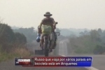 VÍDEO – Russo que viaja pelo mundo de bicicleta visita Ariquemes