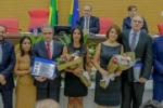 Conselheiro Edilson Silva e desembargador Renato Mimessi recebem a mais alta comenda da Assembleia Legislativa