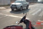 ARIQUEMES: Mulher fica ferida após caminhonete atingir traseira de moto na Av. Jamari