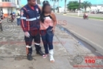 ARIQUEMES: Mulher sofre les&otilde;es ao colidir sua motoneta em cachorro na Av. Tancredo Neves
