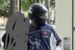 CHOCANTE – Motoqueiro se masturba na rua em frente de mulher