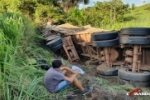 De forma heroica, caminhoneiro joga carreta para fora da pista e evita trag&eacute;dia 