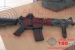 ARIQUEMES: Sitiante da LC&ndash;65 encontra simulacro de Fuzil MA4 no meio do pasto e aciona Pol&iacute;cia
