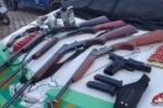 Pol&iacute;cia Militar Ambiental realiza apreens&atilde;o de um verdadeiro arsenal de arma de fogo e prende v&aacute;rias pessoas na Zona Rural de Ji&ndash;Paran&aacute;