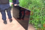 ARIQUEMES: PM recupera TV jogada em terreno baldio na Av. Hugo Frey