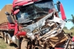 Carreta tem cabine destru&iacute;da em acidente na BR&ndash;364 pr&oacute;ximo ao “Duas Placas”