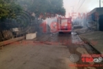 ARIQUEMES: URGENTE &ndash; Inc&ecirc;ndio de grandes propor&ccedil;&otilde;es consome tr&ecirc;s resid&ecirc;ncias no BNH