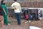 &Ocirc;nibus capota na BR&ndash;364 e deixa v&aacute;rios feridos em Porto Velho