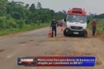 Motociclista &eacute; atingido por caminhonete na BR&ndash;421 &ndash; Buracos tomam conta da rodovia que liga Ariquemes &agrave; Monte Negro