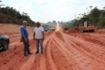 Adelino Follador acompanha retomada de asfaltamento na RO&ndash;257