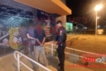 ARIQUEMES: Patrulha Charlie prende tr&ecirc;s elementos em flagrante furtando fia&ccedil;&otilde;es el&eacute;tricas no Bairro Parque das Gemas