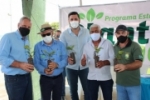 Adelino participa da entrega de mudas de café em Vale do Anari e trata da causa animal com prefeito e Ong de Jaru