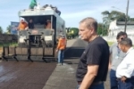 Deputado Adelino Follador fiscaliza aplica&ccedil;&atilde;o de microrrevestimento na Avenida Tucanos em Ariquemes