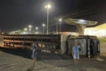 CACOAL: Carreta carregada com 90 bezerros tomba na BR–364