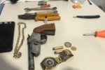 Polícia prende quatro jovens com arma em carro após perseguição na capital